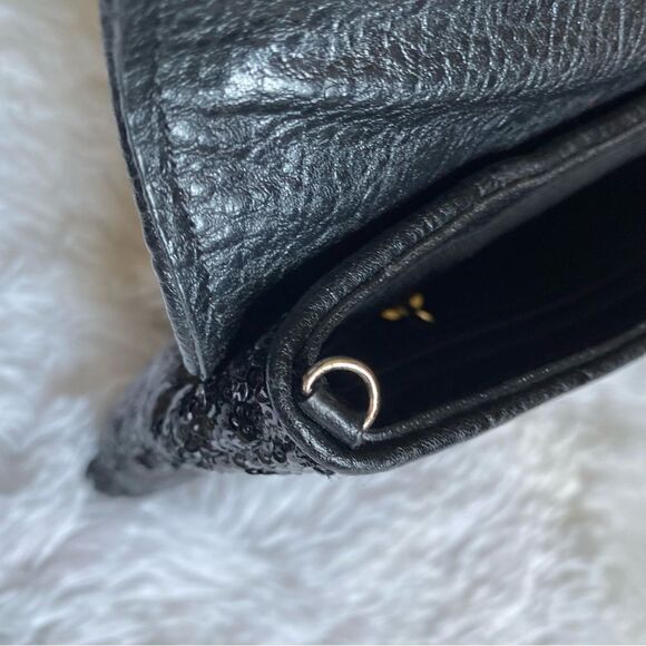Alexis Hudson Hand Bag Fold Over Clutch Sequin Black Gold Lock No Strap - Picture 8 of 9